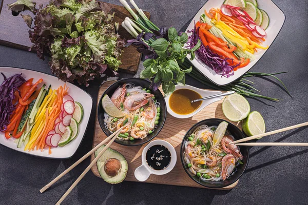 Makan Malam Asia Untuk Berdua Masakan Asia Beras Dengan Makanan — Stok Foto
