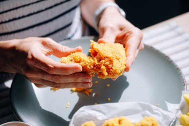 appetizing and hot chicken wings in an airy and crispy batter with different sauces