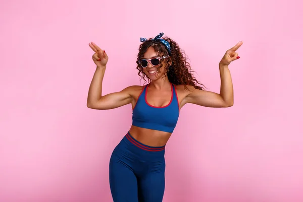 Instantâneo Feliz Alegre Expressiva Satisfeita Negra Mulher Americana Africana Mulher — Fotografia de Stock