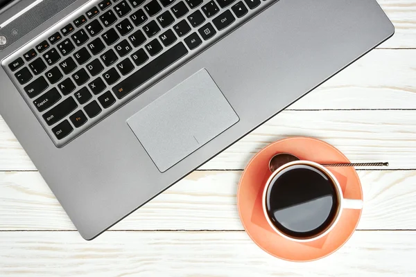 Office desk table with laptop and coffee cup — Stock Photo, Image