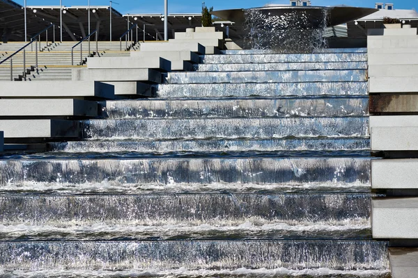 Cascadas en cascada en fuente — Foto de Stock