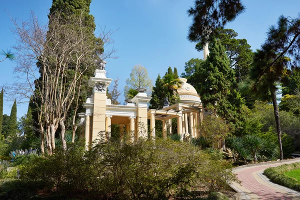 Weergave van Sotsji Arboretum. Moorse prieel — Stockfoto