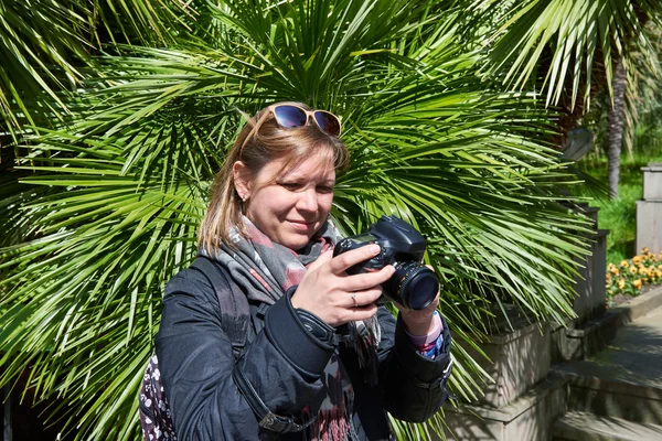 Fotografías turísticas de mujer en parque —  Fotos de Stock