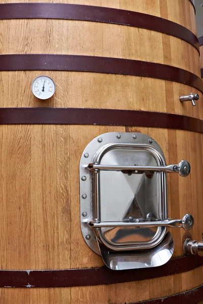 Drewniany zbiornik beczki na starzenie się wina — Zdjęcie stockowe