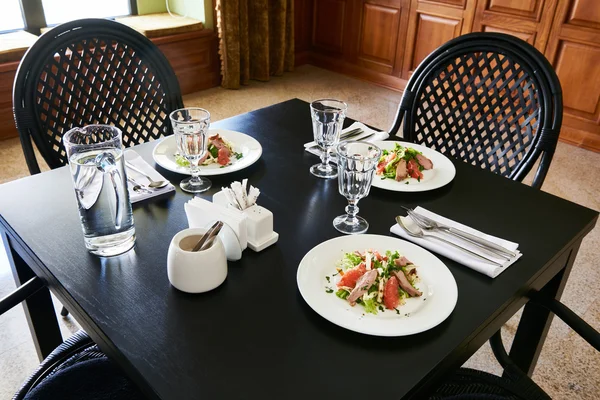 Serving dinner table for three people at cafe — Stock Photo, Image