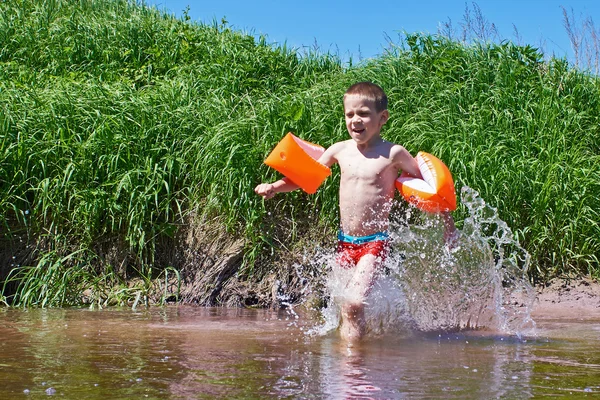 Happy boy bathes in river on summer day — Stock Photo, Image