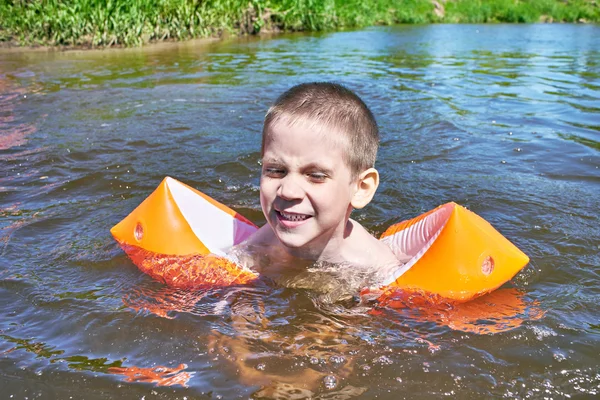 Little boy swimming in river — Zdjęcie stockowe