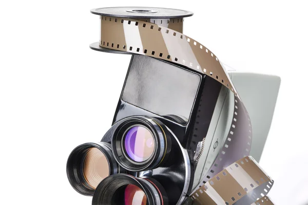 Изолированные ретро-механическая кинокамера и катушка — стоковое фото