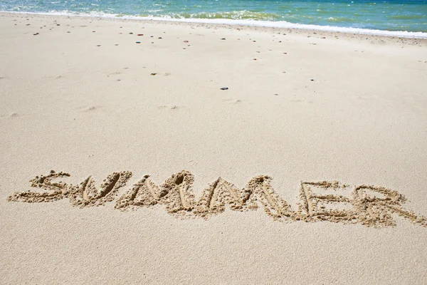 Le mot été sur le sable de plage — Photo