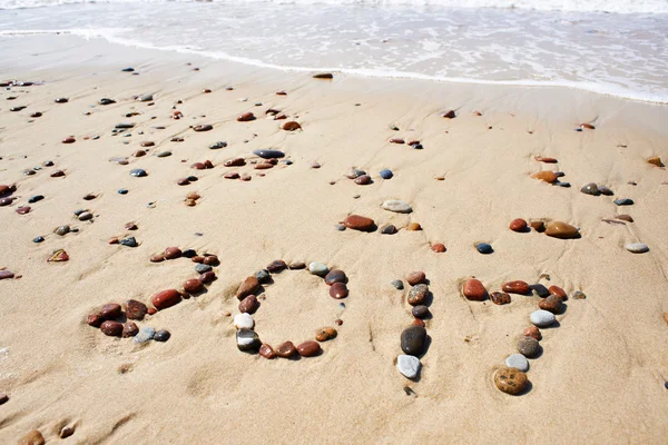 Počet mokré kameny 2017 na písčité pláži — Stock fotografie