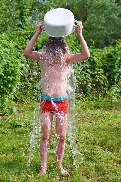 Little boy pouring water over in summer — Stock Photo, Image