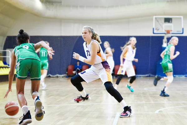 Chica Jugar Torneo Baloncesto Deporte —  Fotos de Stock