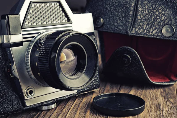 Alte Vintage Fotokamera Und Schwarze Ledertasche — Stockfoto