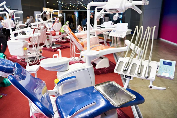 Zubní Židle Vybavení Kliniky Výstavě — Stock fotografie