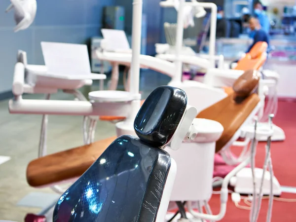 Krzesło Dentystyczne Sprzęt Kliniczny Wystawie — Zdjęcie stockowe