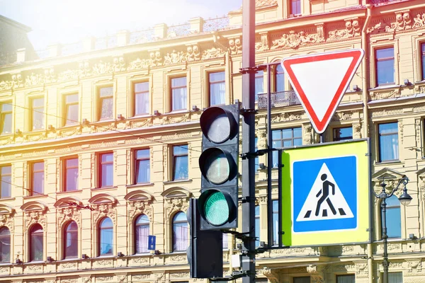 Traffic Light Road Signs Background Old City Building — Stock Photo, Image