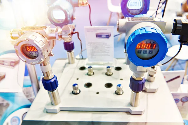 Automatyczny Kalibrator Ciśnieniowy Wystawie Przemysłowej — Zdjęcie stockowe