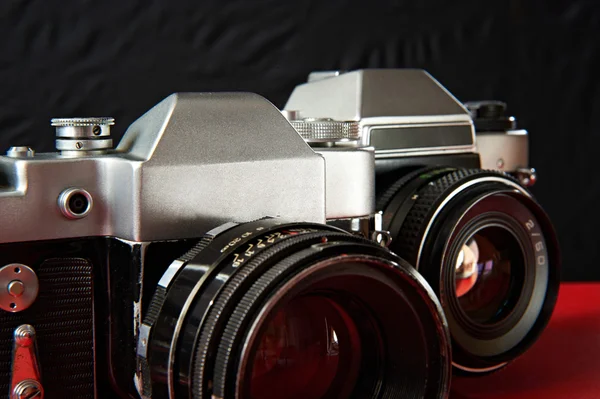 Две старые кинокамеры — стоковое фото