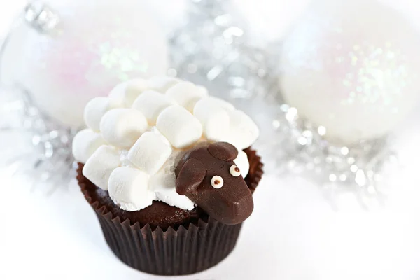 Torta e palle di Natale con marshmallow — Foto Stock