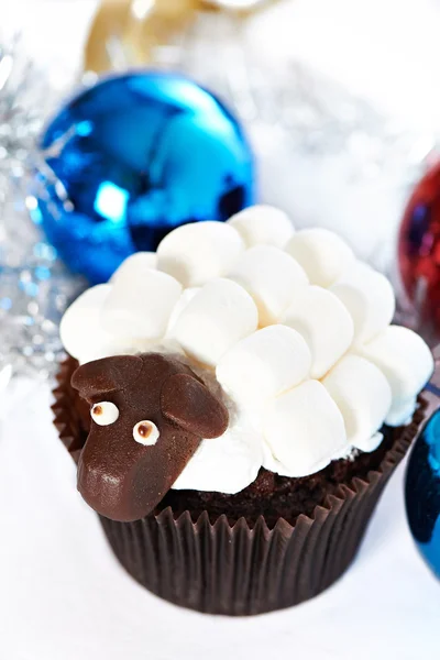 Cupcake and Christmas balls with marshmallow — Stock Photo, Image