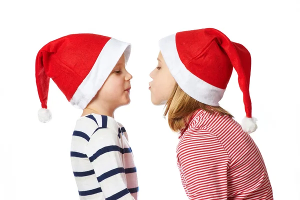 Kız ve Noel Baba şapkalı küçük çocuk — Stok fotoğraf