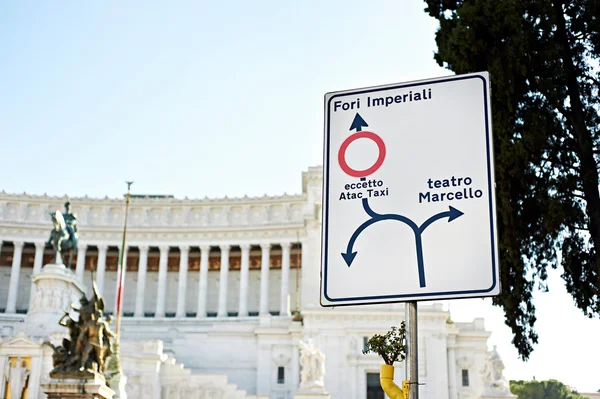 Driving directions on streets of Italy — Stock Photo, Image