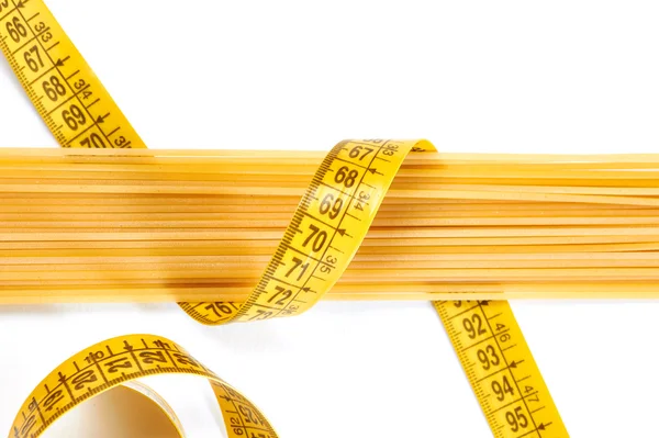 Espaguete e fita de medição — Fotografia de Stock