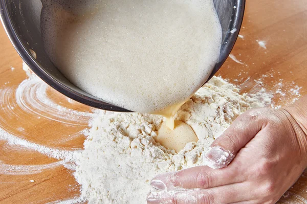 Cocinar en harina de cocina y plato — Foto de Stock