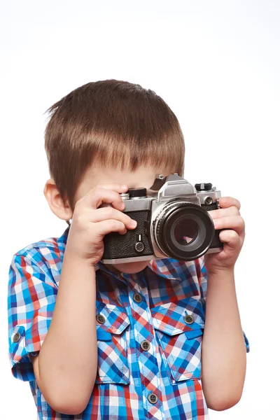 Menino repórter fotógrafo tiro com SLR câmera isolat — Fotografia de Stock