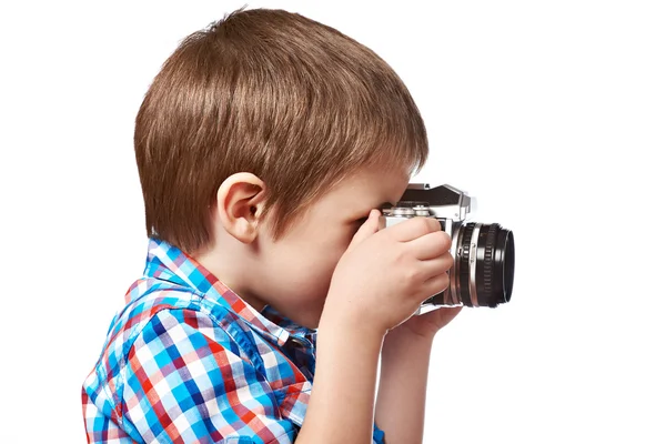 Pequeño niño fotógrafo disparo con cámara SLR aislado —  Fotos de Stock