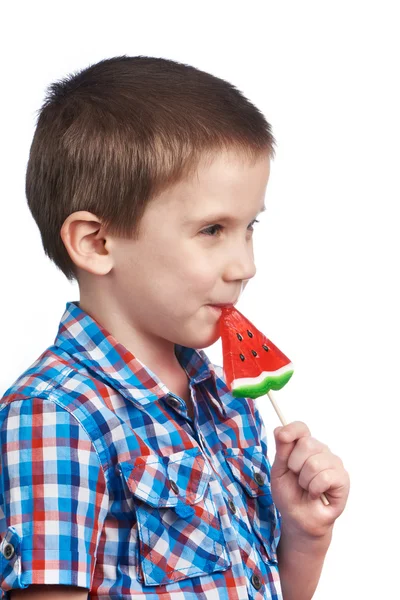 Kleiner Junge isst eine Lutscher-Wassermelone — Stockfoto