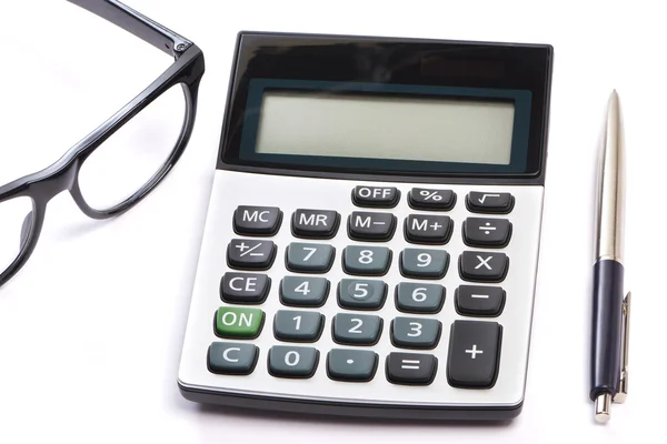 Miniräknare, penna och glasögon isolerade — Stockfoto