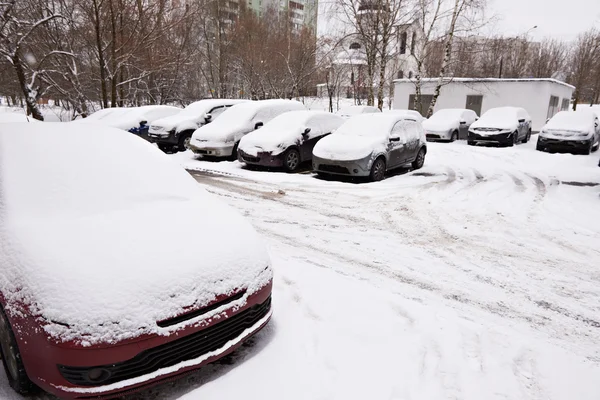 Car parking in city yard in winter season — Stock Photo, Image