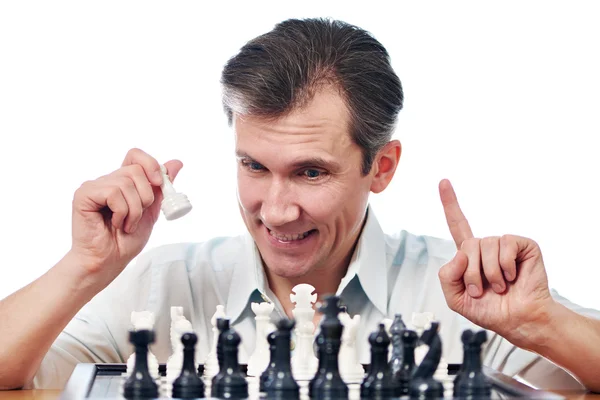 Hombre jugando ajedrez aislado — Foto de Stock