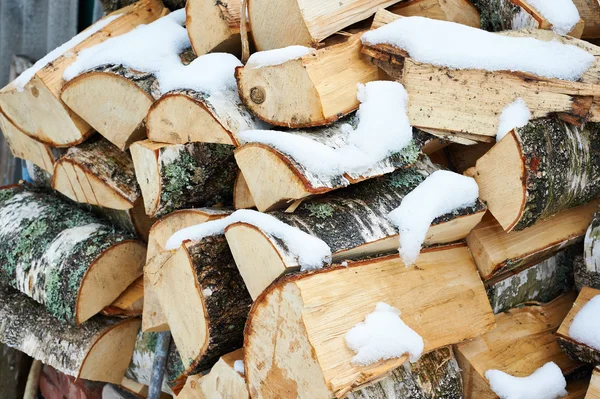 Stapel hout op winter — Stockfoto