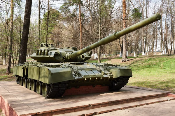 Char central soviétique T-80 — Photo