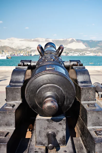 Antike Kanonen auf Gewehrwagen — Stockfoto