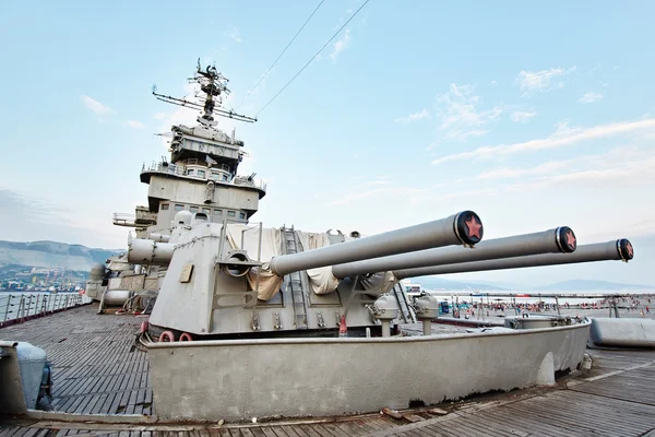 Instalación de torreta de tres cañones del fuego principal MK-5 bis 152 mm o —  Fotos de Stock