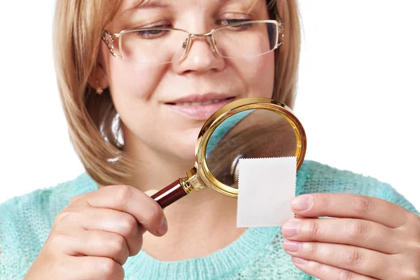 Vrouw kijken postzegels geïsoleerd — Stockfoto