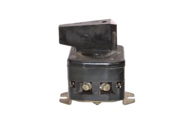 Beyaz arkaplanda elektrik anahtarı izole edildi