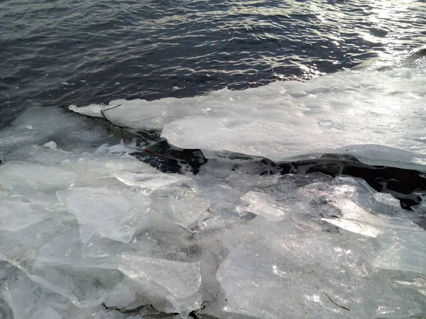 Geschmolzenes Eis Auf Dem Fluss Winter — Stockfoto