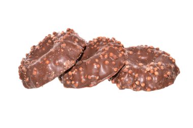 Beyaz arkaplanda izole edilmiş çikolatalı kurabiye