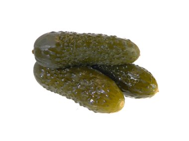                                salatalık beyaz arkaplanda izole edildi