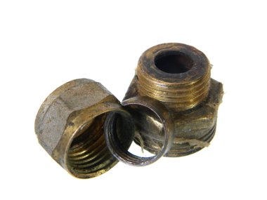                                Paslı fındıklar beyaz arka planda izole edilmiş