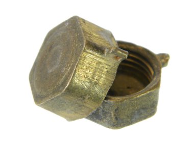                                Paslı fındıklar beyaz arka planda izole edilmiş