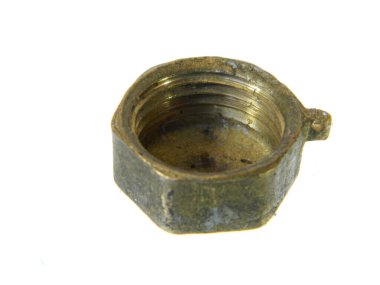                                Paslı fındıklar beyaz arka planda izole edilmiş