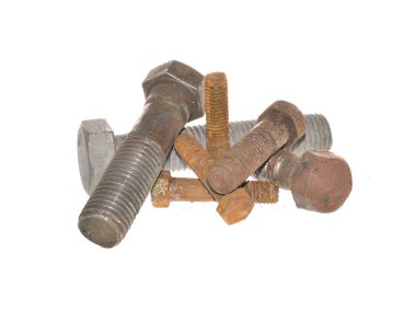 Paslı cıvata beyaz arkaplanda izole edildi