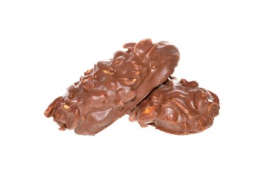 Beyaz arkaplanda izole edilmiş çikolatalı kurabiye