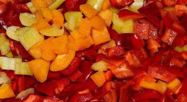 dolma biber beyaz arkaplanda izole edildi