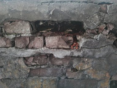 tuğla duvar beyaz arkaplanda izole edildi